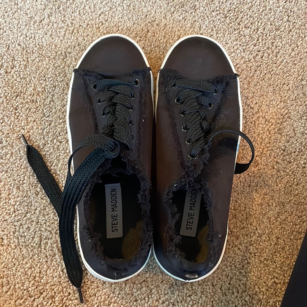 Steve Madden sneaker size 8